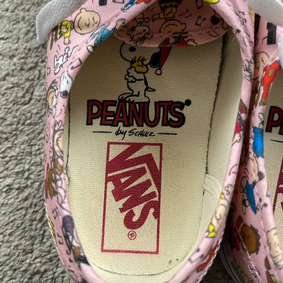 Vans Peanuts 2017 sneakers! RARE! Women’s size 7 in excellent used condition. - Picture 3 of 8